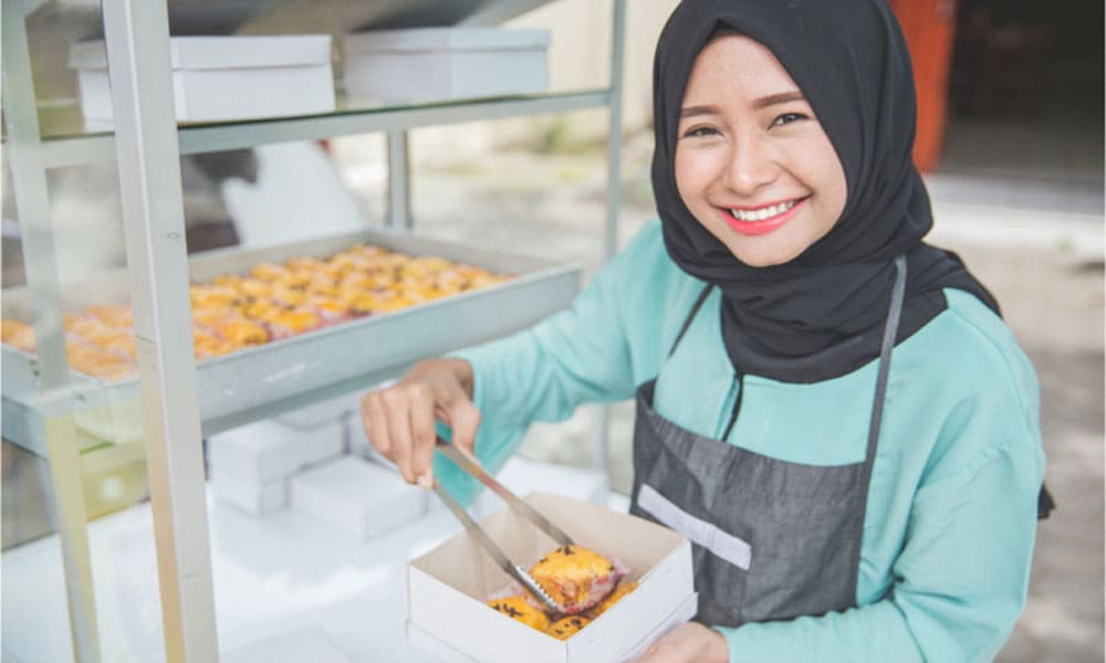 Peluang bisnis makanan instan, termasuk jenis produk, langkah-langkah memulai, dan strategi pemasaran